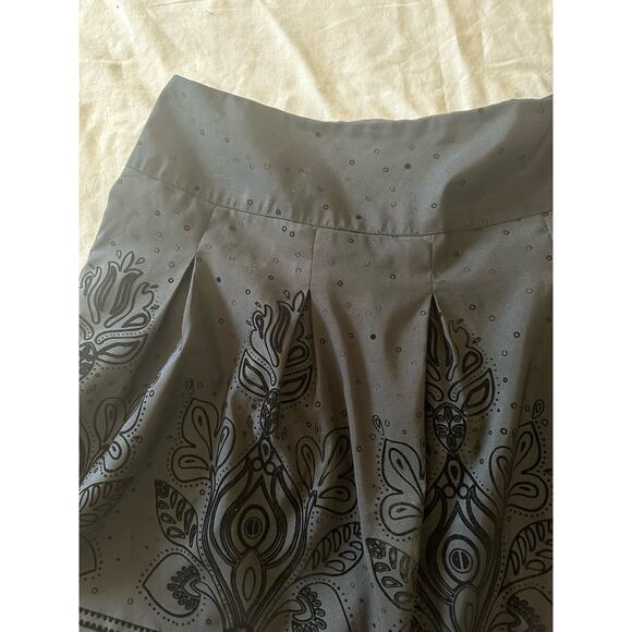 Apt. 9 Black Skirt Womens Size 10 Pleated Floral Flocked Ruffle Hem - Picture 4 of 9